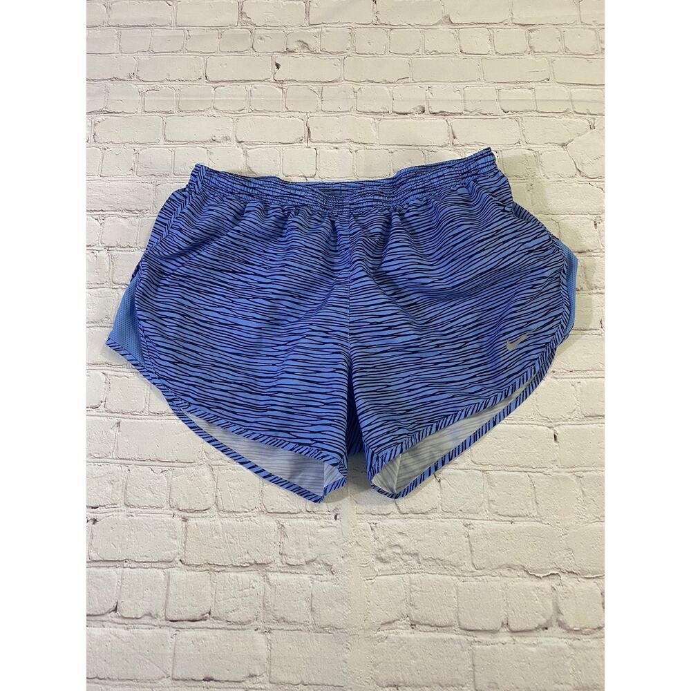 Nike shorts size medium